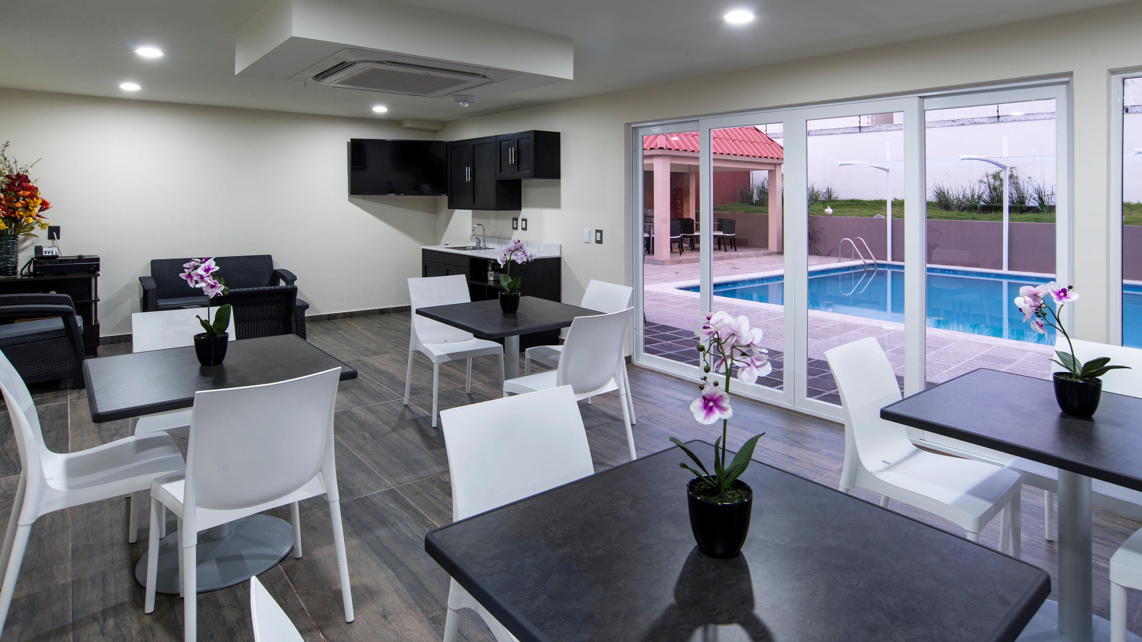Candlewood Suites Celaya Селая Екстериор снимка