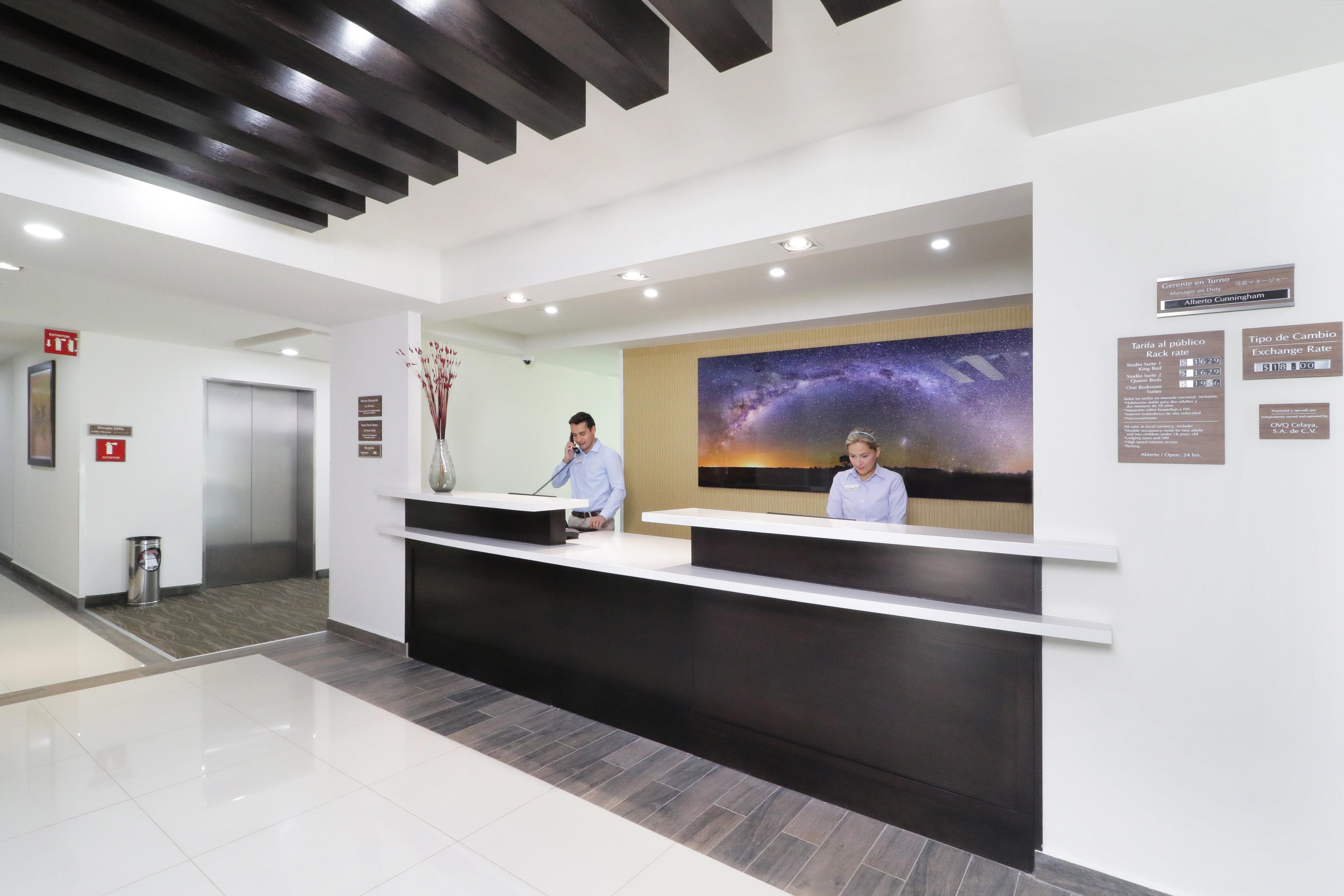 Candlewood Suites Celaya Селая Екстериор снимка
