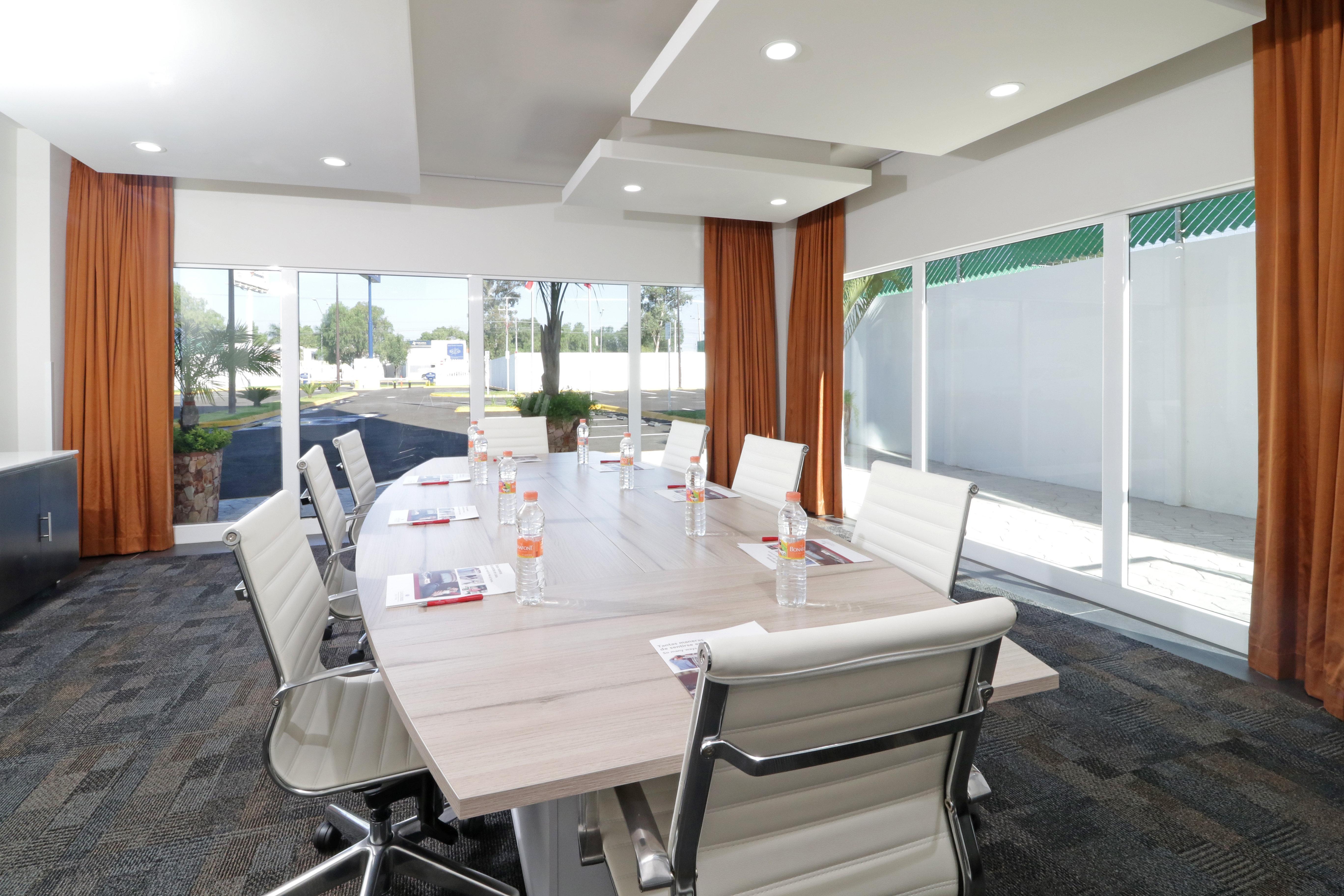 Candlewood Suites Celaya Селая Екстериор снимка